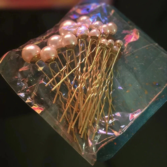 18 Pearl Bobby Pins Gold - Picture 7 of 9